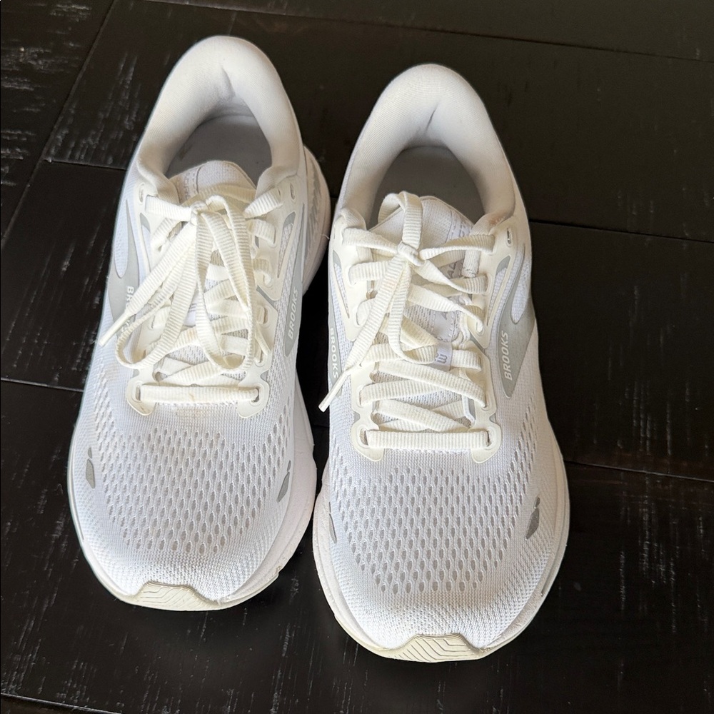 White Brooks Adrenaline GTS 23